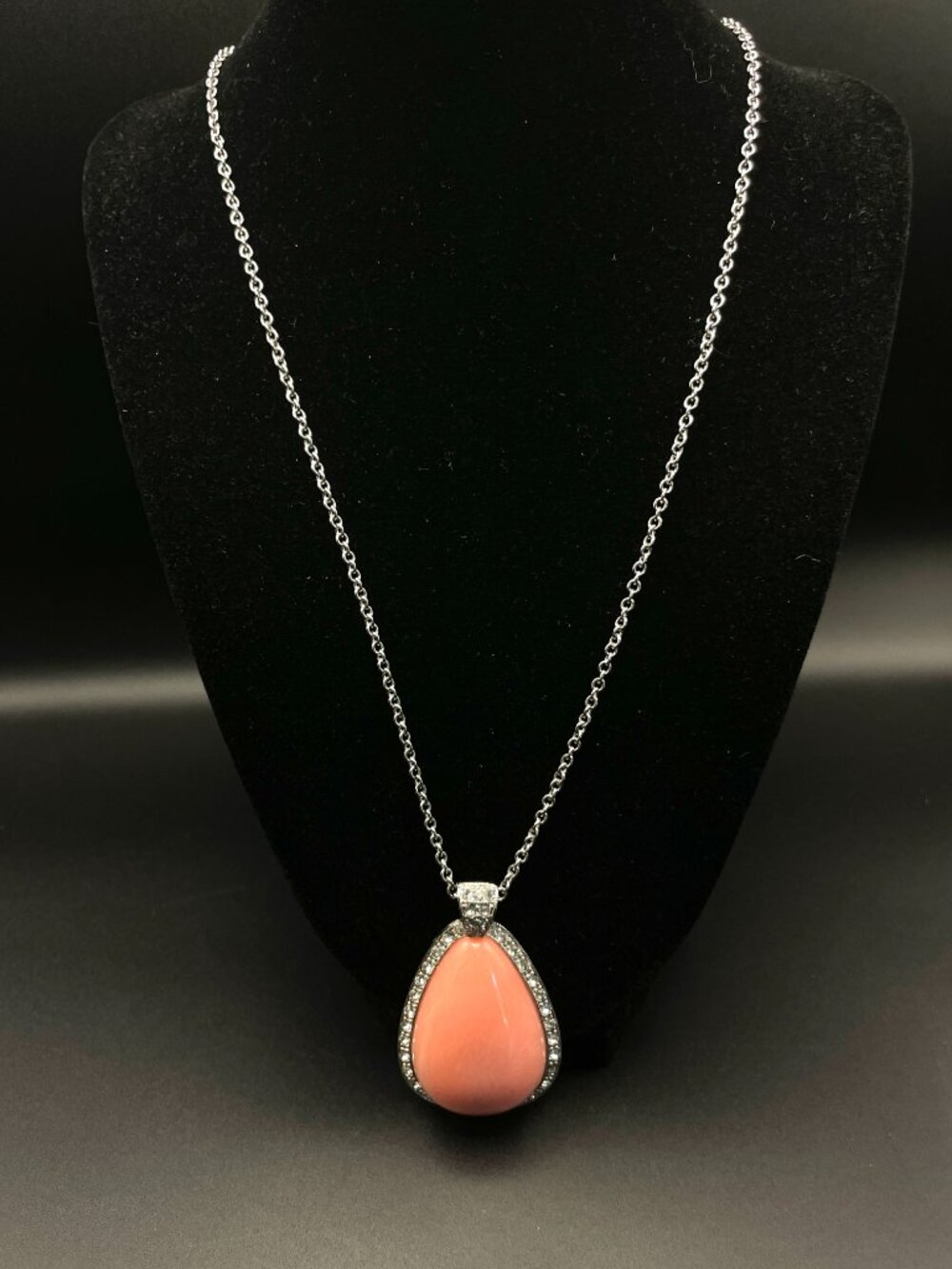 Vintage Avon 1974 Pale Fire Collection Pendant Necklace